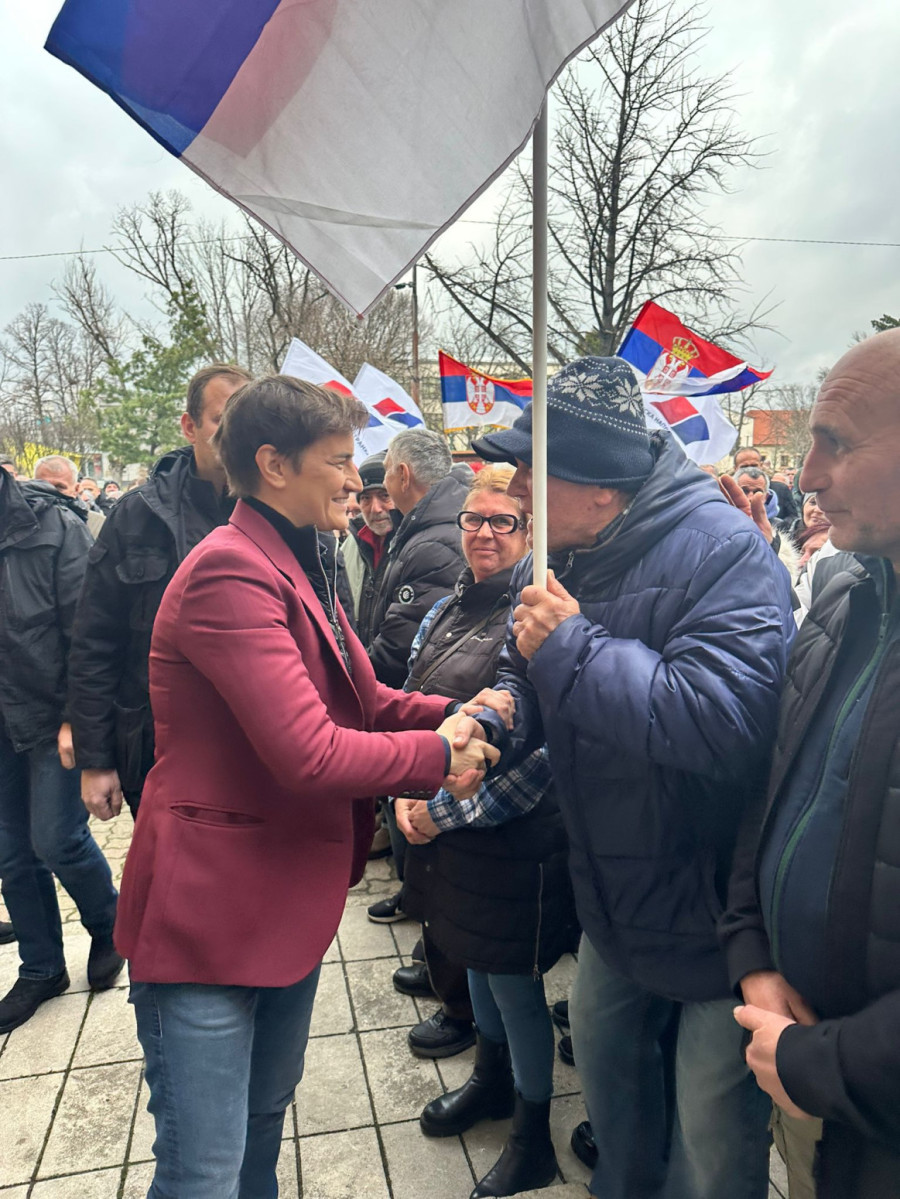 Brnabić posetila Šid: Svakoga dana i na svakom mestu branićemo Srbiju od ideologije mržnje FOTO