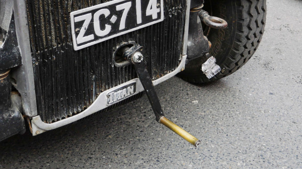 Da li ste znali? Automobil koji se palio "na kurblu" prodavao se sve do 1997.