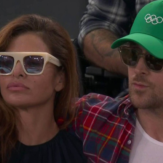 Jedna od najlepših žena sveta podržala supruga u seksi izdanju FOTO