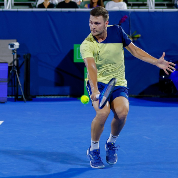 Kecmanović uspešno započeo odbranu trofeja