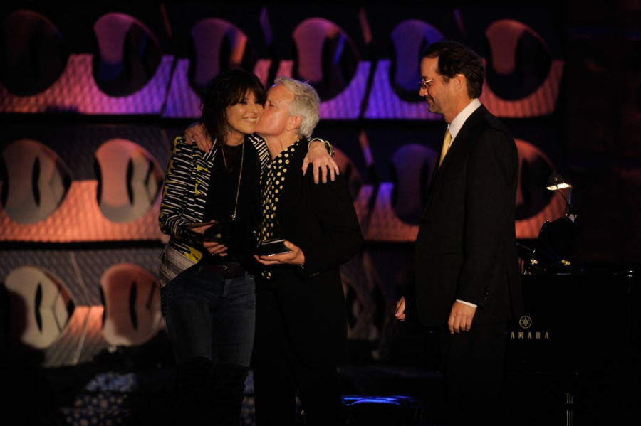 Preminuo pisac legendarnih pesama: Proslavio mnoge svetske zvezde VIDEO