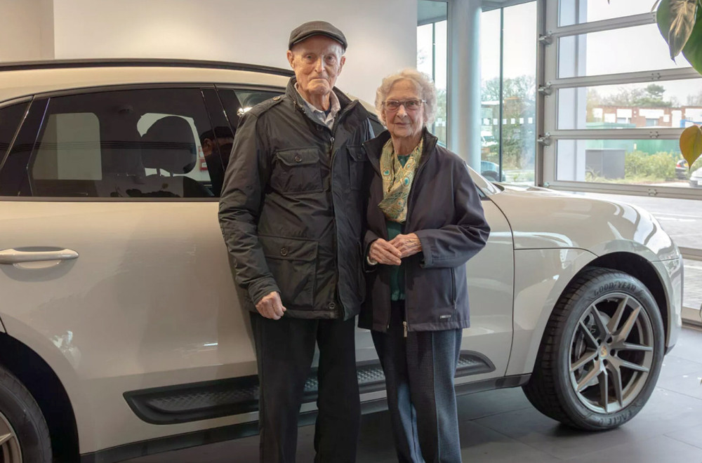 Nikad nije kasno: Bračni par u 90-im kupio svoj prvi Porsche – i već planira sledeći FOTO