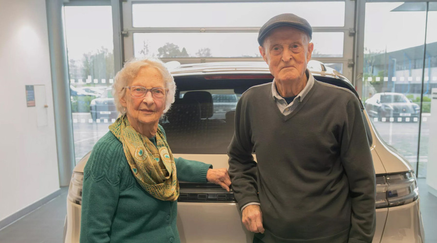 Nikad nije kasno: Bračni par u 90-im kupio svoj prvi Porsche – i već planira sledeći FOTO