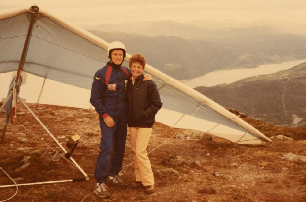 Nikad nije kasno: Bračni par u 90-im kupio svoj prvi Porsche – i već planira sledeći FOTO