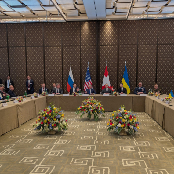 Oglasio se Zelenski; Stigao odgovor iz Moskve: Tražite druge budale