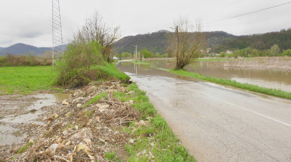 Obilne padavine napravile problem: Izlila se reka kod Čačka