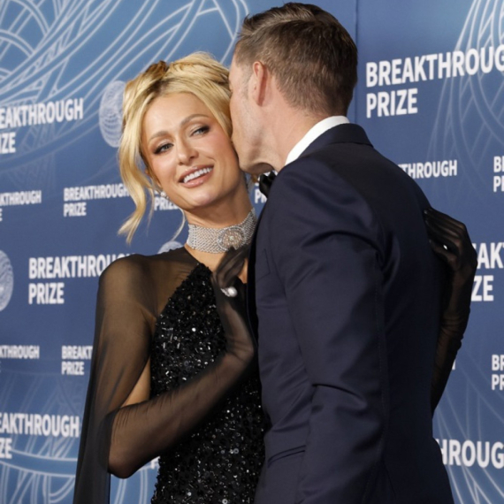 Verila se Paris Hilton – opet FOTO