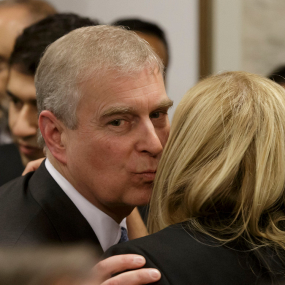 Objavljeni prvi snimci hapšenja bivšeg princa Endrjua FOTO