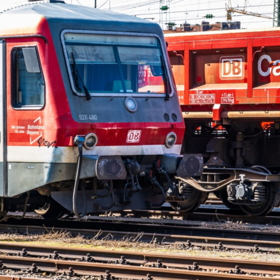 Polovina radnika Dojče bana na ulici: Planirali da uštede preko leđa zaposlenih