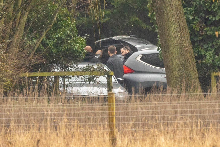 Bez milosti: Kralj izbacio brata iz kuće, spalili mu nameštaj