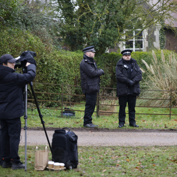 Isplivale nove fotografije bivšeg princa Endrua i jezive su: Na njima je dete