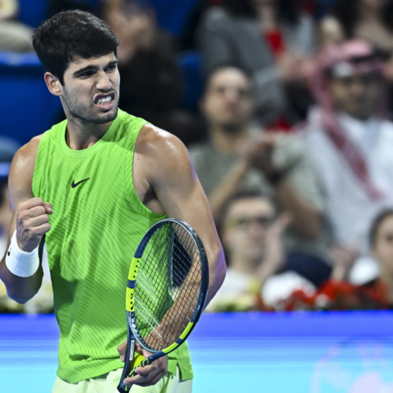 Neodoljiv i neumoljiv – Alkaras "okrenuo" Hačanova VIDEO