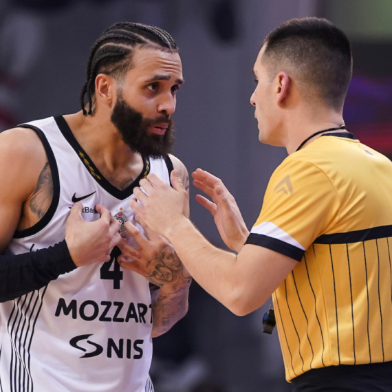 Drama! Vašington "zapalio" Čair