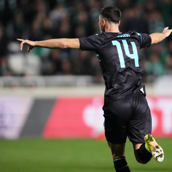 Hrvati priredili šok, Slovenci jedva u Prištini