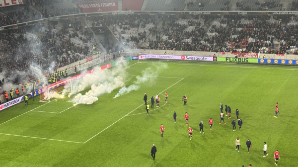 Zvezda "izazvala" haos: Navijači Lila poludeli posle poraza! VIDEO