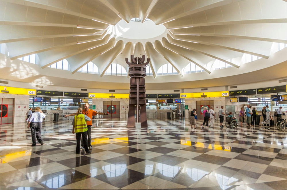 Snežni kolaps u Beču: Međunarodni aerodrom zatvoren, otkazano na desetine letova