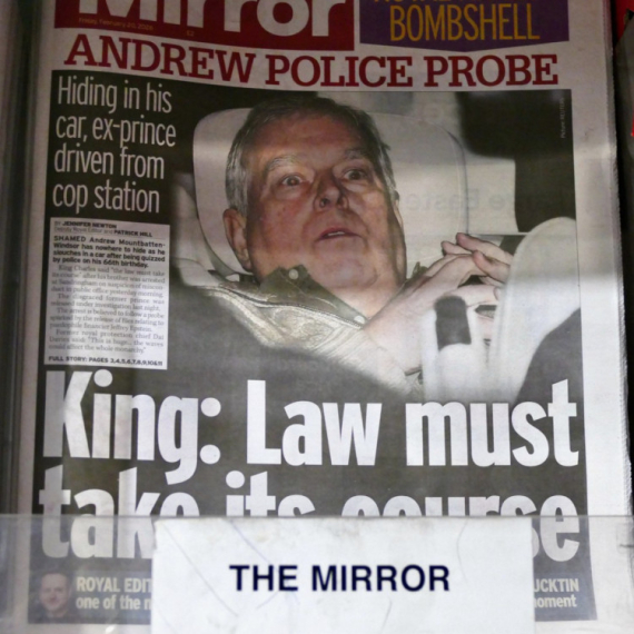 Princ Endrju urlao dok su ga hapsili: "Ja sam kraljičin sin, ne možete ovo da mi radite!"