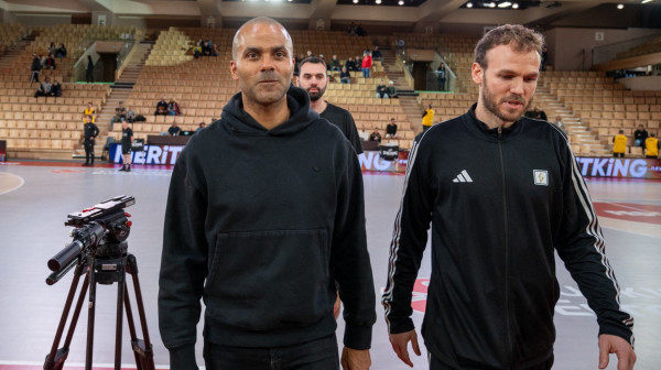 Šou program: Predsednik Parker planira da svog trenera zameni samim sobom