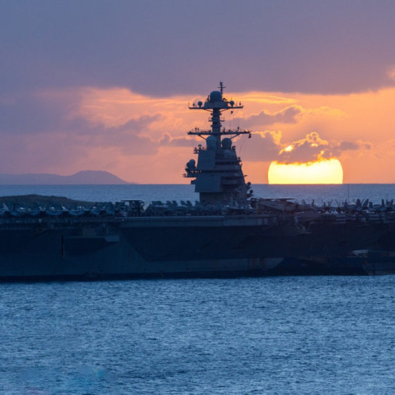 Najveći nosač aviona se opasno približava... FOTO/VIDEO