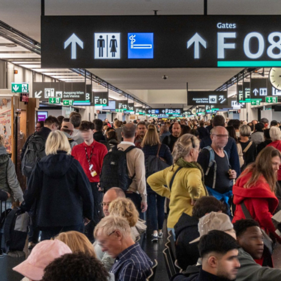 Letovi za Srbiju opet pomereni: Potpuni kolaps na aerodromu u Beču FOTO