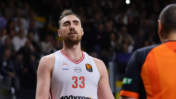 Šta se dešava sa Milutinovim i Džonsom?