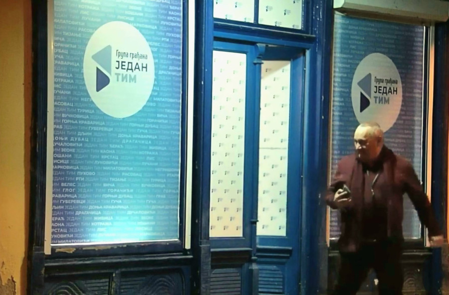 Lista koju su podržali studenti pravi planove sa Milivojevićem; Naređen napad na prostorije SNS u Lučanima?