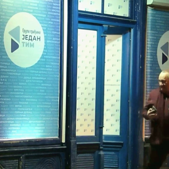 Naređen napad na prostorije SNS? Razotkrivena "nestranačka" GG "Jedan Tim" u Lučanima FOTO/VIDEO