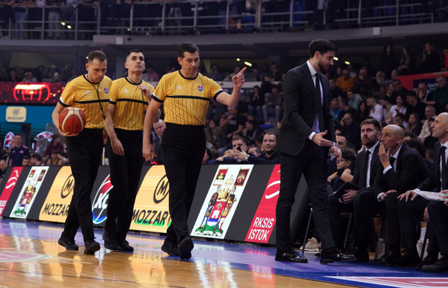 Grobari izbačeni iz hale Čair FOTO/VIDEO