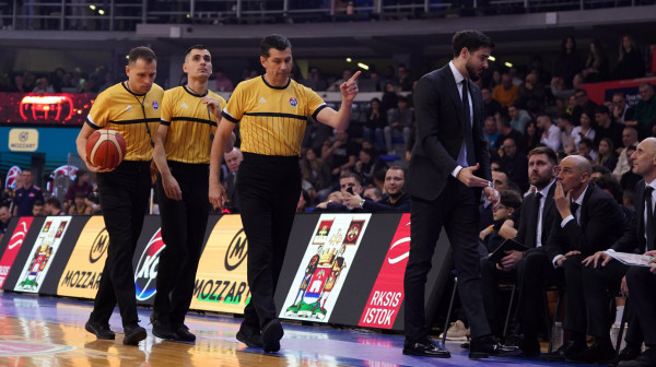 Haos u Nišu na Partizan – Mega: Prazni se "Čair", parket napustili i crno-beli VIDEO