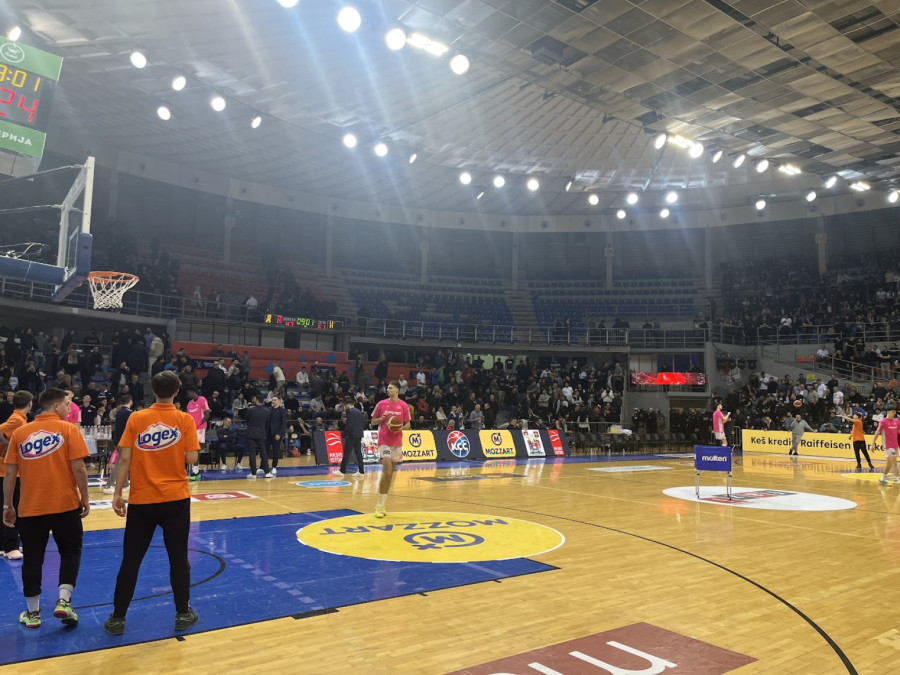 Grobari izbačeni iz hale Čair FOTO/VIDEO