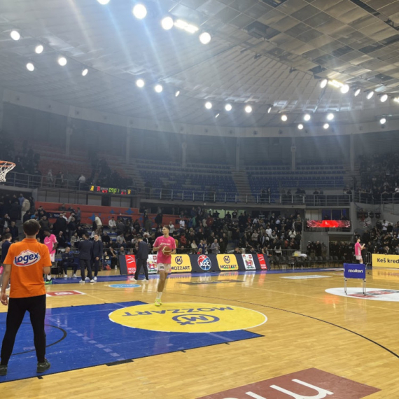 Grobari izbačeni iz hale Čair FOTO/VIDEO