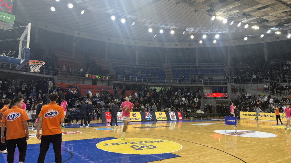 Grobari izbačeni iz hale Čair FOTO/VIDEO