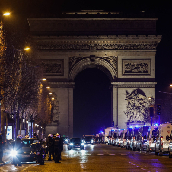 Drama u Parizu: Stigle dojave o bombama – institucije ekspresno evakisane