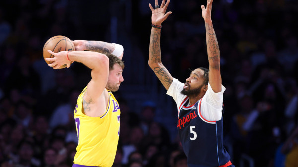 Dončićevih 38 poena srušilo Kliperse – Bogdanović i dalje na klupi VIDEO