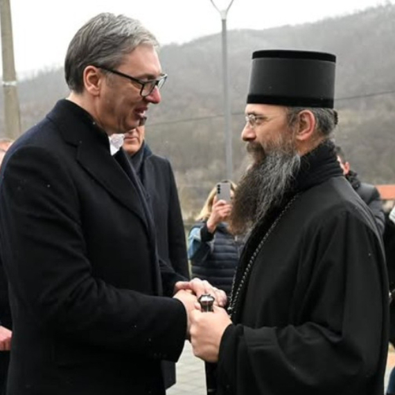 Vučić: Srpska crkva je sveta; Neke je trebalo da nauče elementarnom redu, a ne da psuju i vređaju sveštenike
