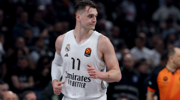 Super Mario presudio Valensiji, Real u finalu! VIDEO