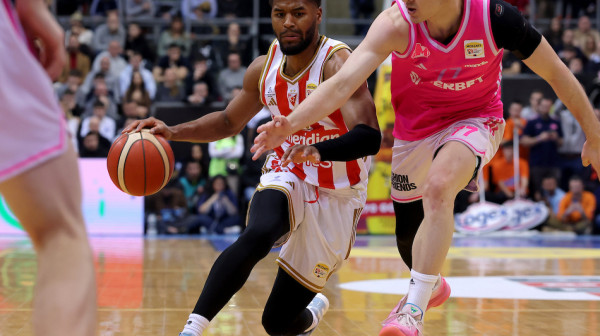 Zvezda ubedljiva – Mega se ne predaje