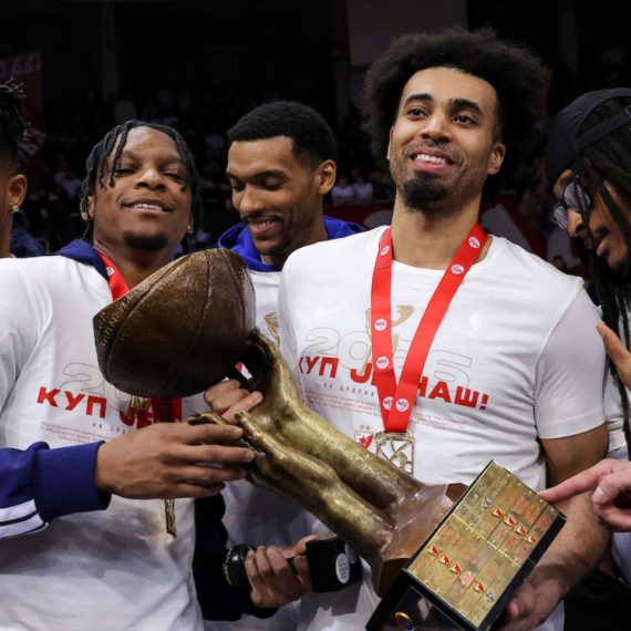 Nvora poklonio medalju – evo i kome; "Možda je on sledeća Zvezdina zvezda" VIDEO