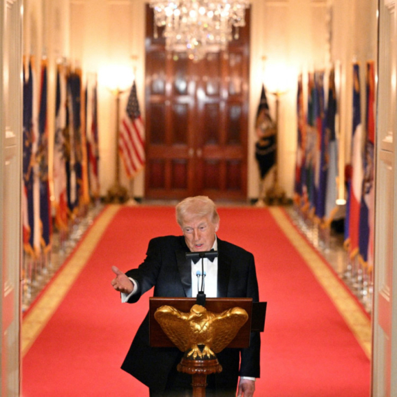 Evakuacija; Tramp šalje brod na Grenland