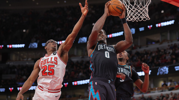 Osmi šamar u nizu za Čikago – Duren zapalio Detroit VIDEO