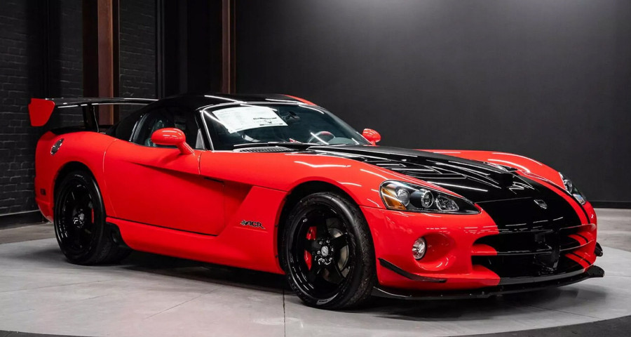 Dobra prilika? Dodge Viper iz 2009, i dalje u fabričkom najlonu, prešao samo 24 km FOTO