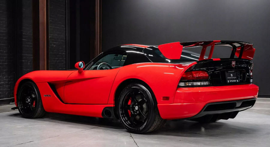 Dobra prilika? Dodge Viper iz 2009, i dalje u fabričkom najlonu, prešao samo 24 km FOTO