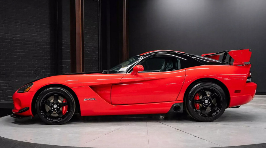 Dobra prilika? Dodge Viper iz 2009, i dalje u fabričkom najlonu, prešao samo 24 km FOTO