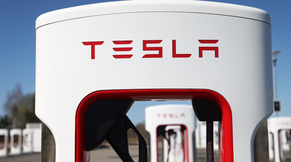 Sabotaža na Teslinim punjačima: Usred godišnjih odmora neko je sipao vodu u konektore