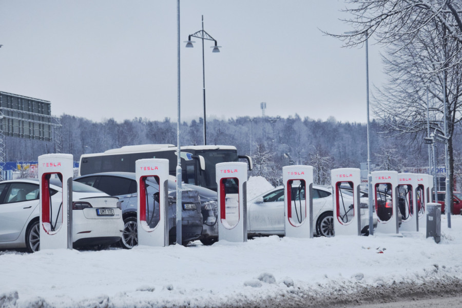 Sabotaža na Teslinim punjačima: Usred godišnjih odmora neko je sipao vodu u konektore