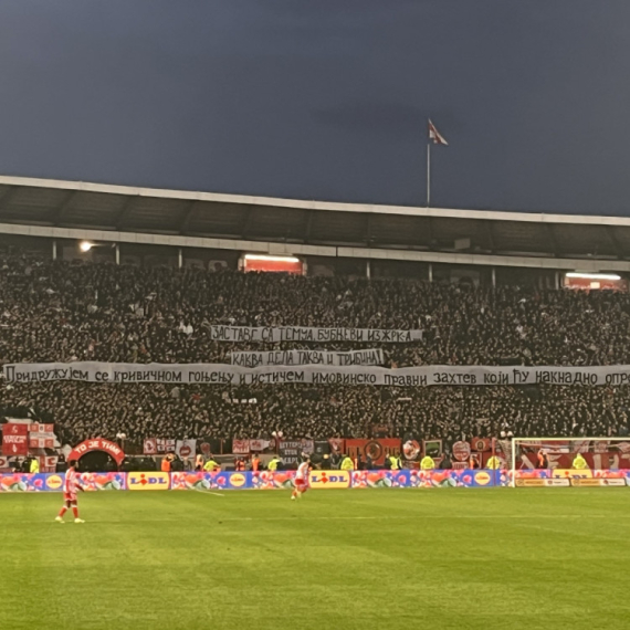 Rat transparentima na derbiju: "Kakva dela takva i tribina"; "ŽRK mora za vas da laže" FOTO