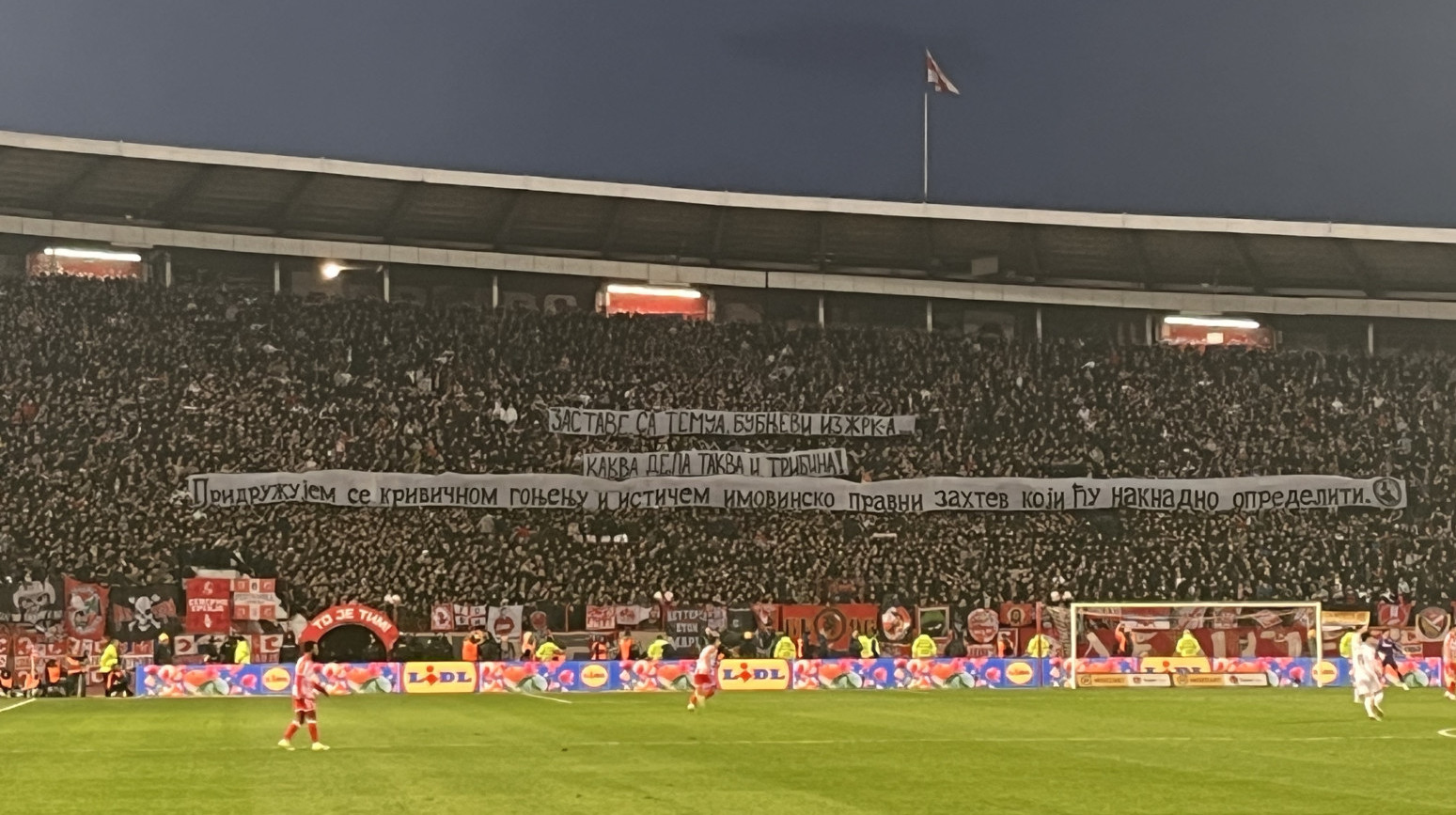 Rat transparentima na derbiju: "Kakva dela takva i tribina"; "ŽRK mora za vas da laže" FOTO