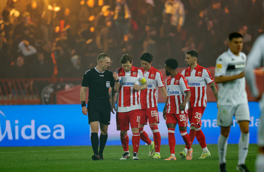 Stadion goreo – Zvezda razbila Partizan