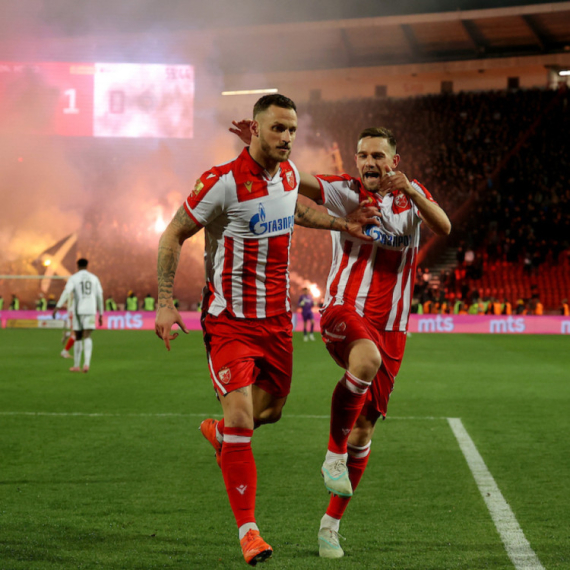 Stadion goreo – Zvezda razbila Partizan