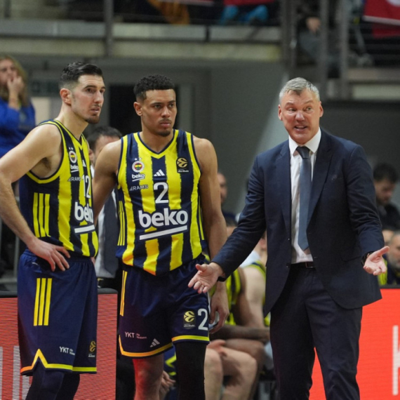 Alimpijević ostao bez trofeja – Fener ubedljiv pred Partizan